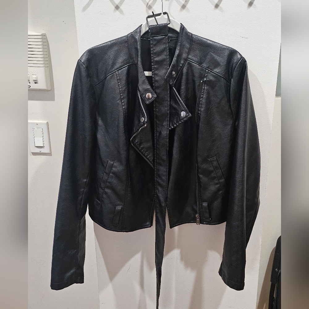 Forever 21 - Faux Leather Jacket in Black - 0X